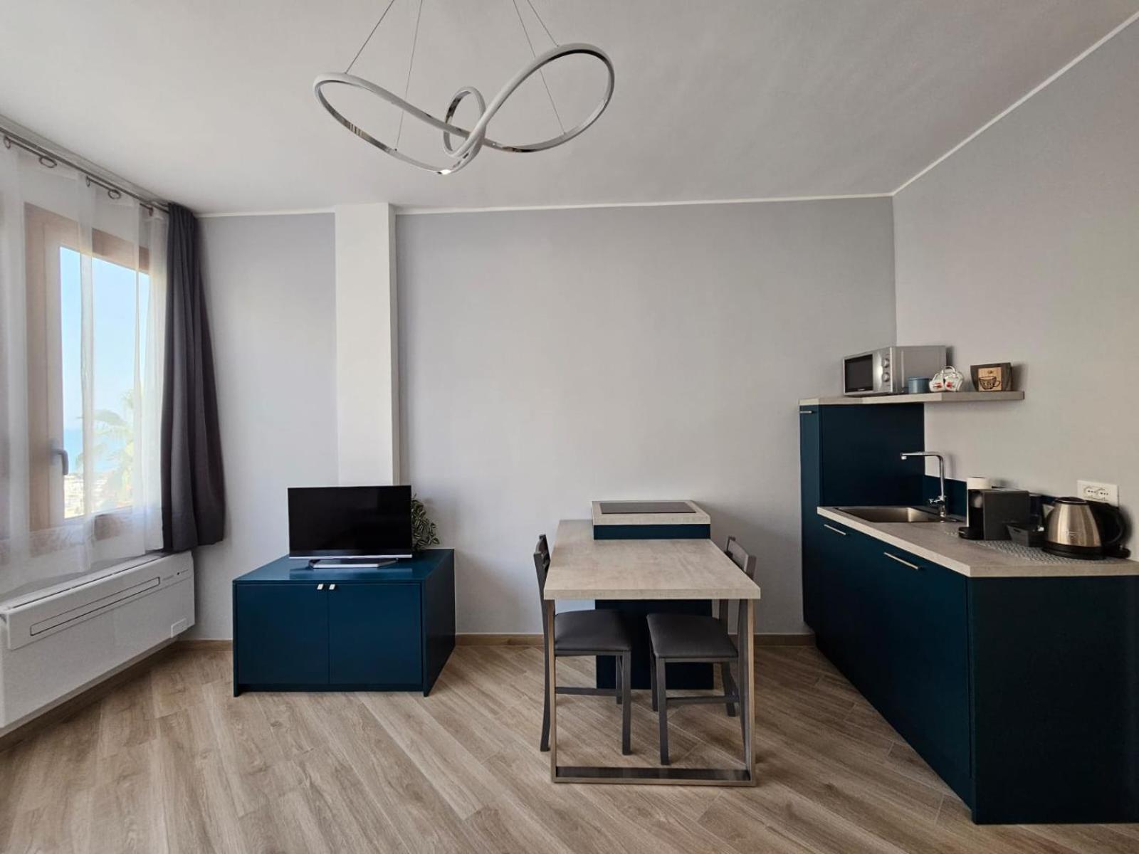 Casa Al Mare Angela Apartment Ventimiglia Bagian luar foto